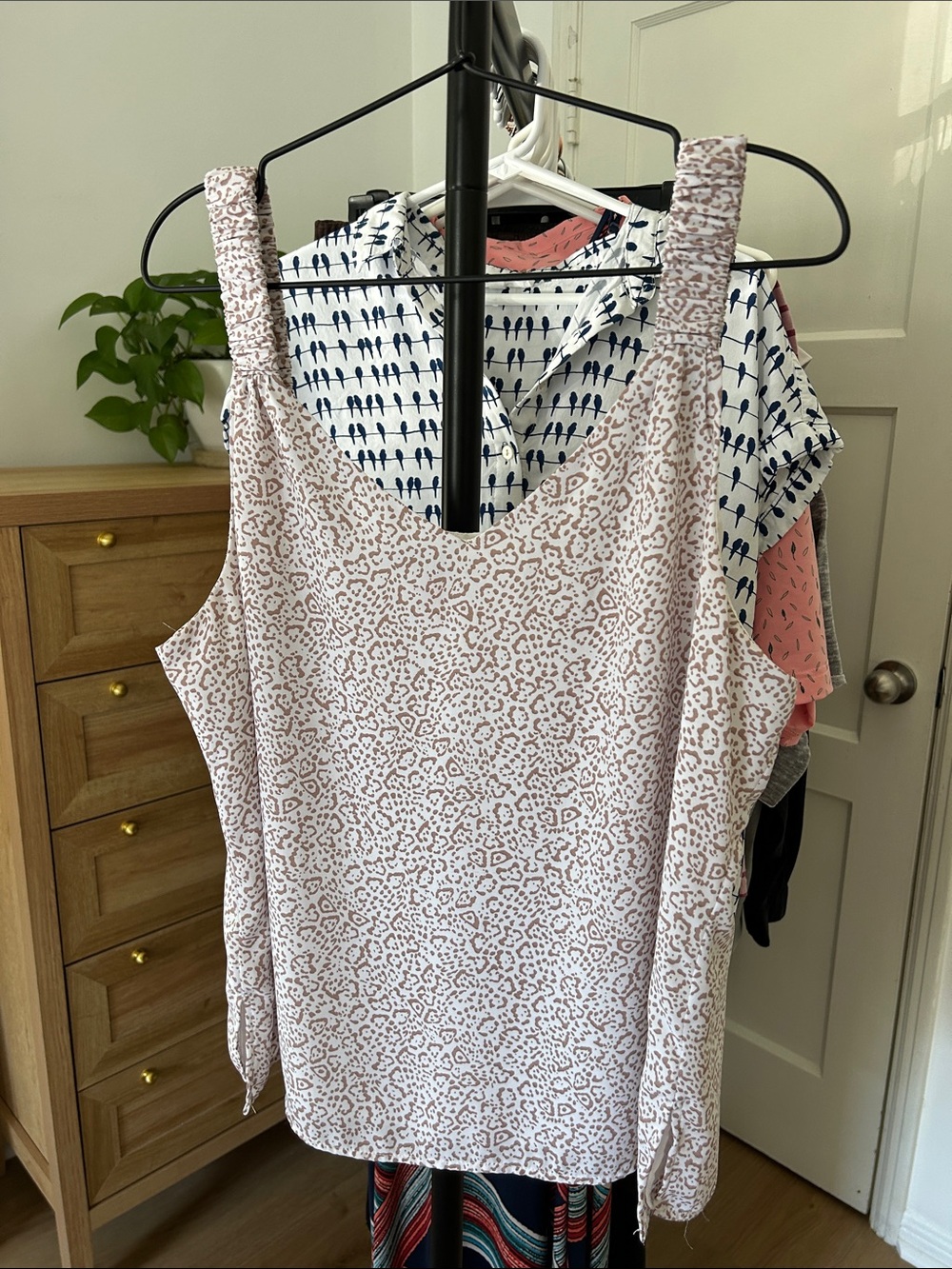 Vince Camuto Tank. Size large. PTP 21”. Has liner. Elastic straps. Light weight